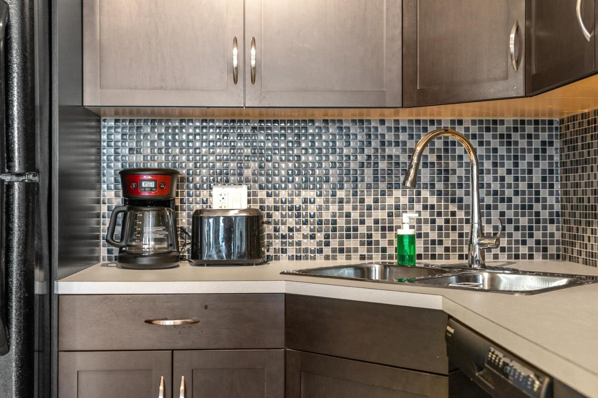 City Centre Retreat - 1Br Condo With Desk Calgary Ngoại thất bức ảnh