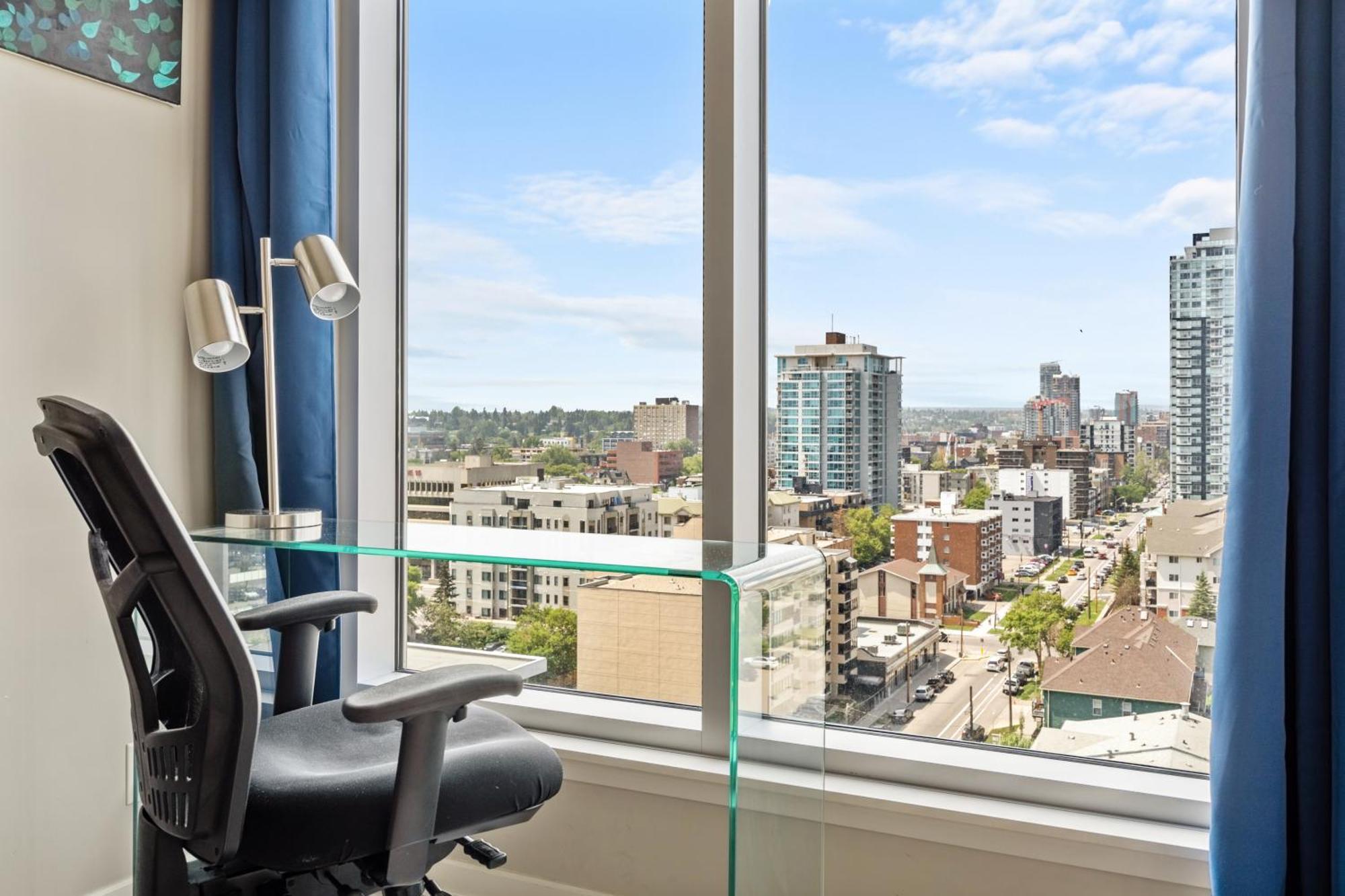 City Centre Retreat - 1Br Condo With Desk Calgary Ngoại thất bức ảnh