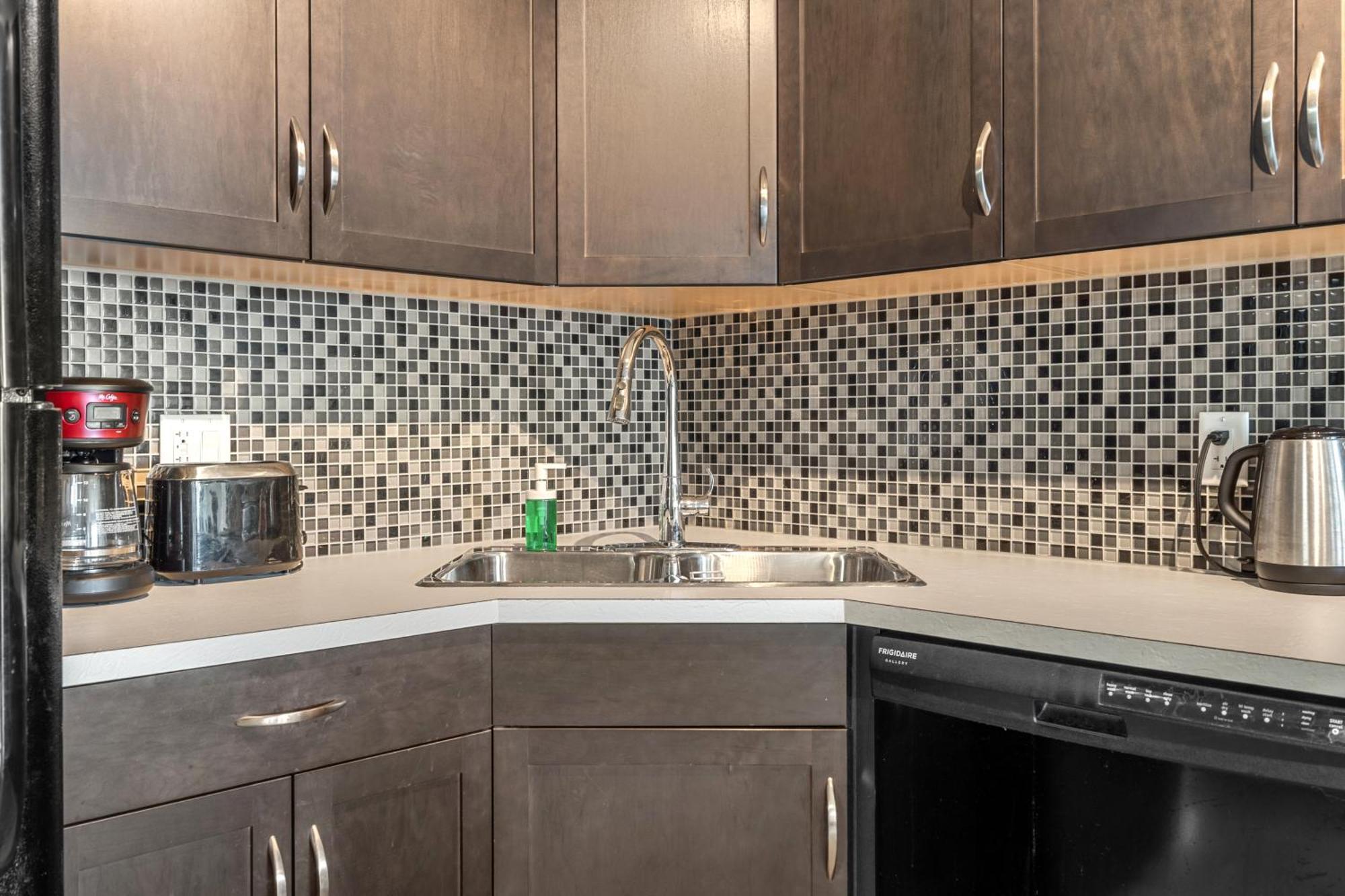 City Centre Retreat - 1Br Condo With Desk Calgary Ngoại thất bức ảnh