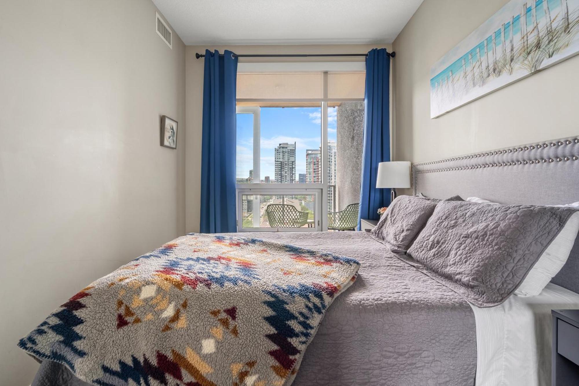 City Centre Retreat - 1Br Condo With Desk Calgary Ngoại thất bức ảnh